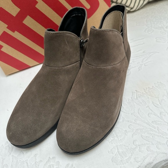 Fitflop Supermodel Suede Angle Boot in Bungee Cord, Size 9 - Picture 4 of 9